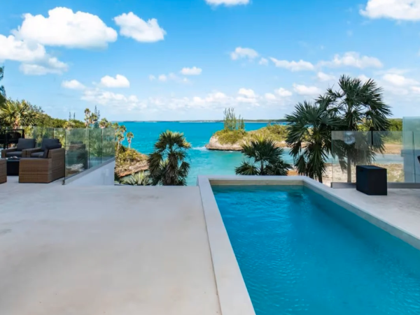Luxurious Beachfront Estate in Eleuthera